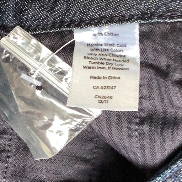 NWT Talbots Lightweight Dark Wash Dressy Denim 11” Shorts - Picture 4 of 7